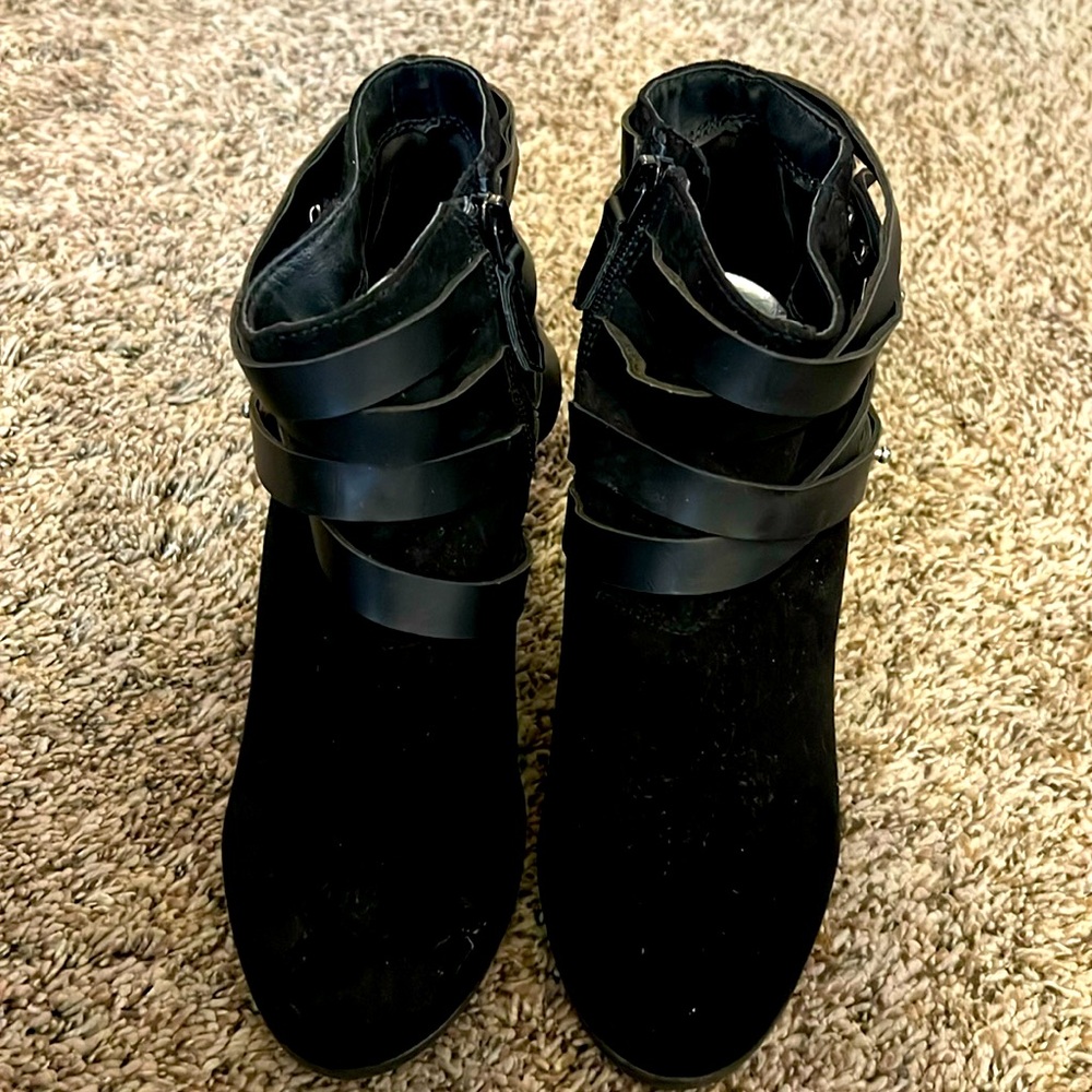 Material Girl size 7 chunky heel boots good condition